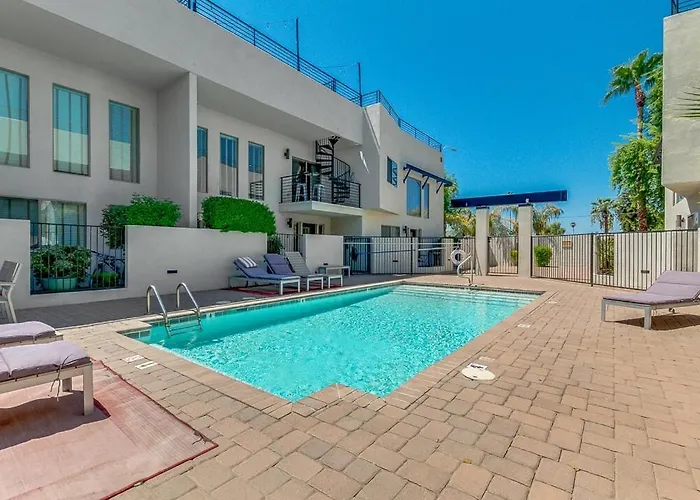 Spectacular Old Town 2bd 2ba Pool Rooftop Pingpong Apartment Scottsdale