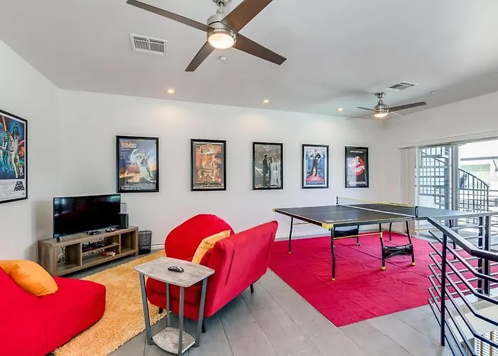 Spectacular Old Town 2bd 2ba Pool Rooftop Pingpong Apartment Scottsdale