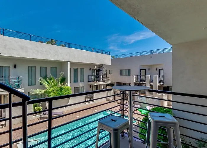 Spectacular Old Town 2bd 2ba Pool Rooftop Pingpong Apartment Scottsdale