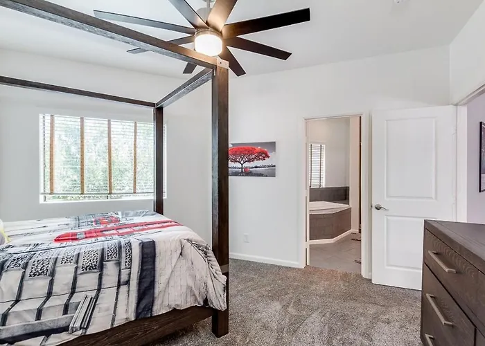 Spectacular Old Town 2bd 2ba Pool Rooftop Pingpong * Scottsdale