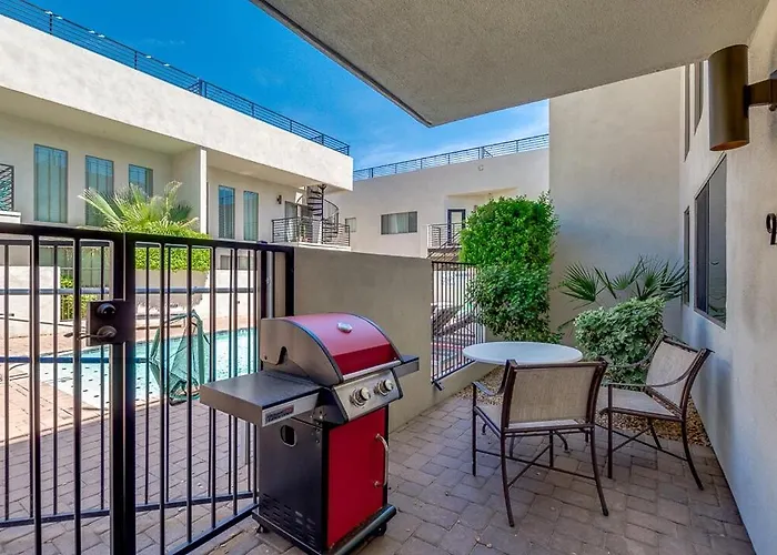 Spectacular Old Town 2bd 2ba Pool Rooftop Pingpong Apartment Scottsdale