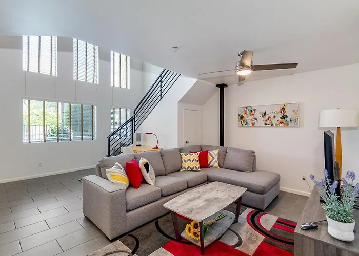 Spectacular Old Town 2bd 2ba Pool Rooftop Pingpong Scottsdale