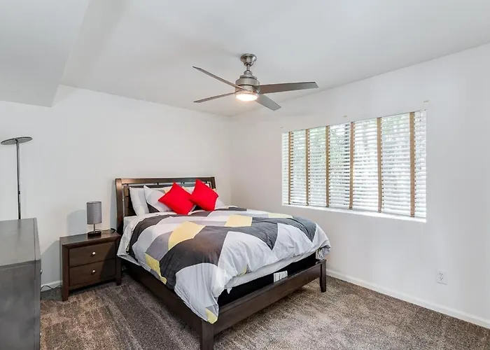 Apartment Spectacular Old Town 2bd 2ba Pool Rooftop Pingpong