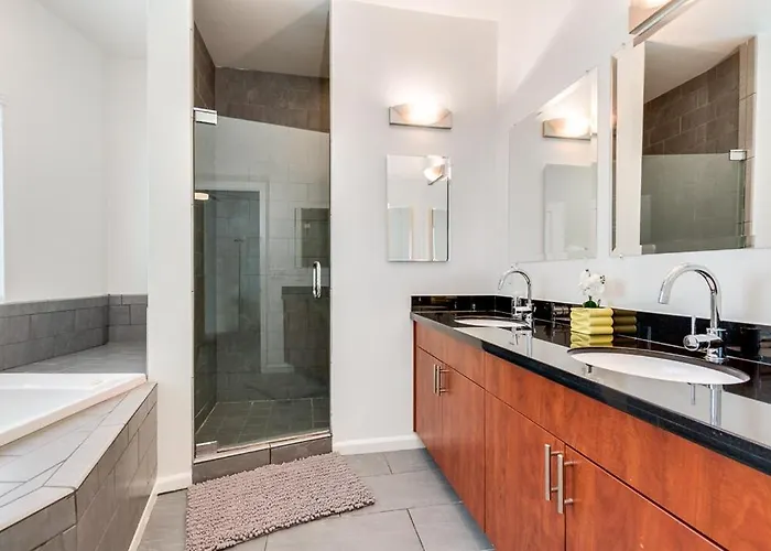 Spectacular Old Town 2bd 2ba Pool Rooftop Pingpong * Scottsdale